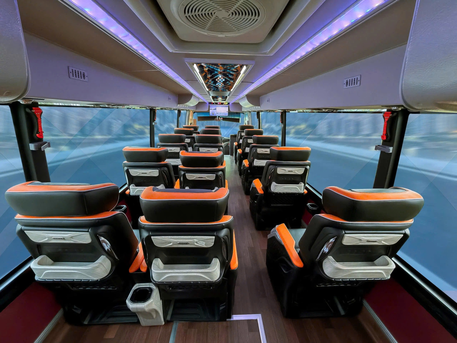 Xe Limousine 19 ghế VIP Hạng thương gia